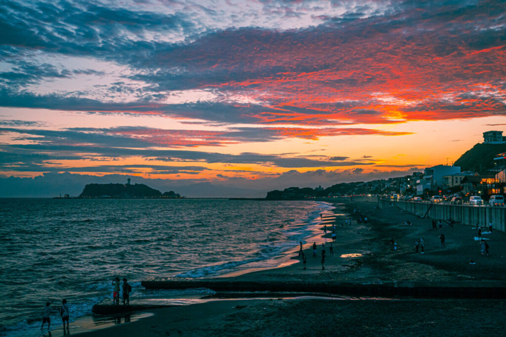 神奈川・鎌倉江の島のお花見デートプラン　七里ヶ浜の夕焼けの写真