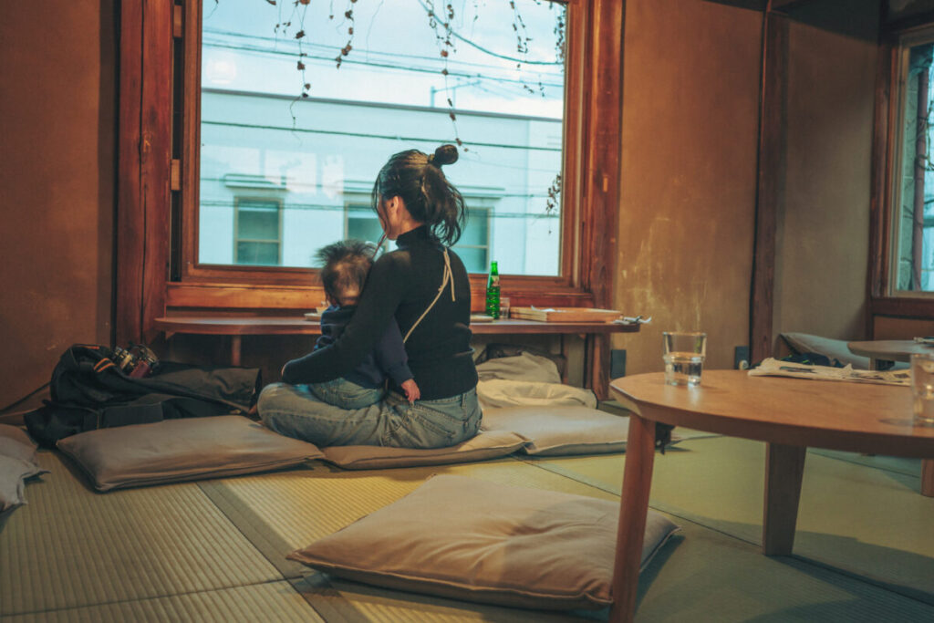 湘南で子育て　息子とカフェでの写真