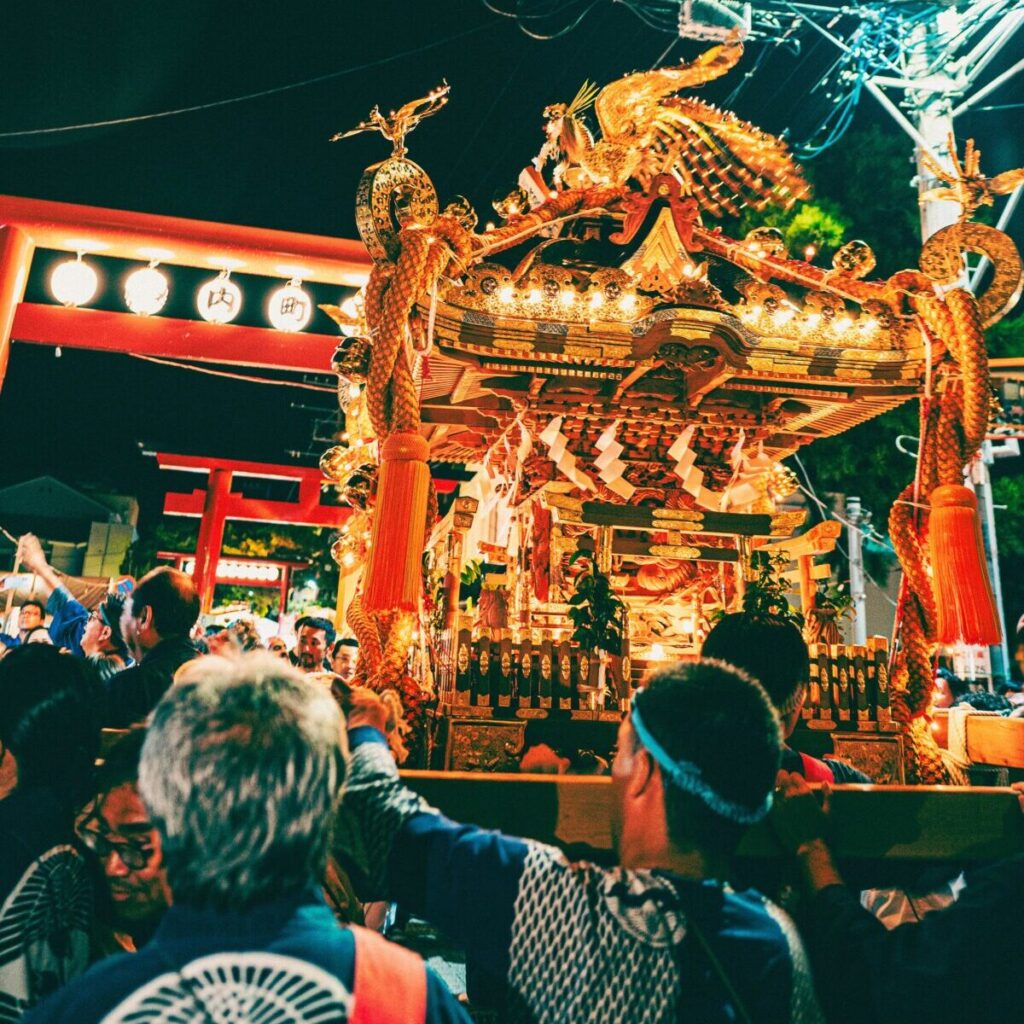 葉山・森戸神社例大祭のお神輿担ぎ