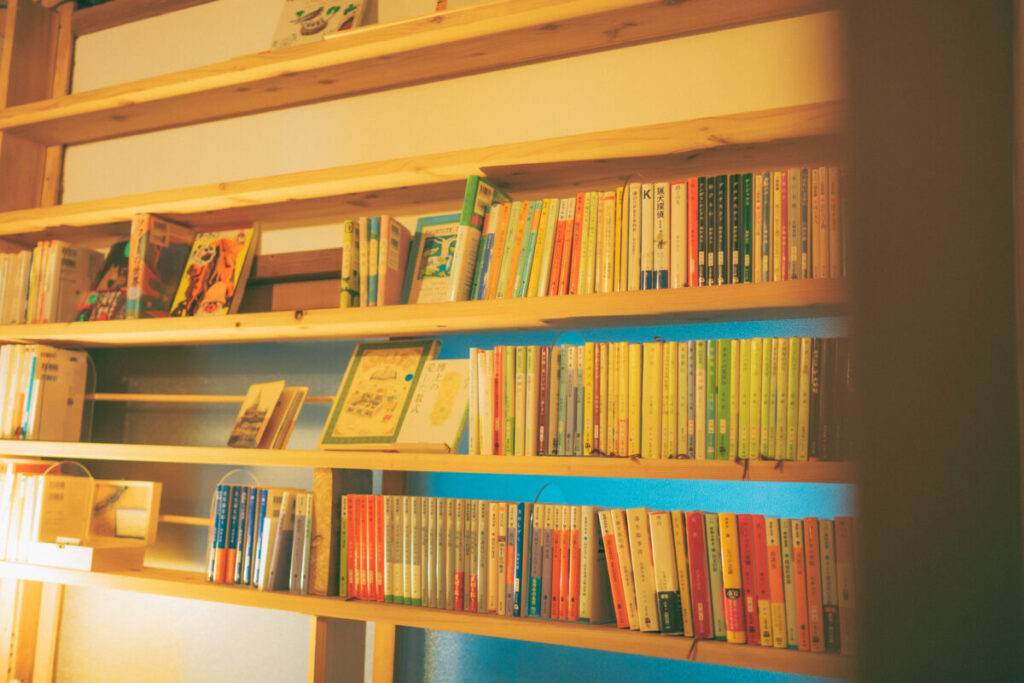 湘南のおすすめ読書スポット　材木座文庫さんの本棚