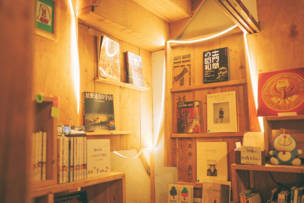 湘南のおすすめ読書スポット　材木座文庫さんの店内